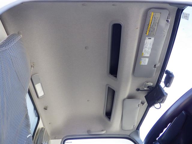 天張りも綺麗にクリーニングしています