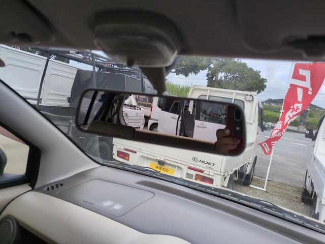 ルームミラーもしっかり清掃しています！