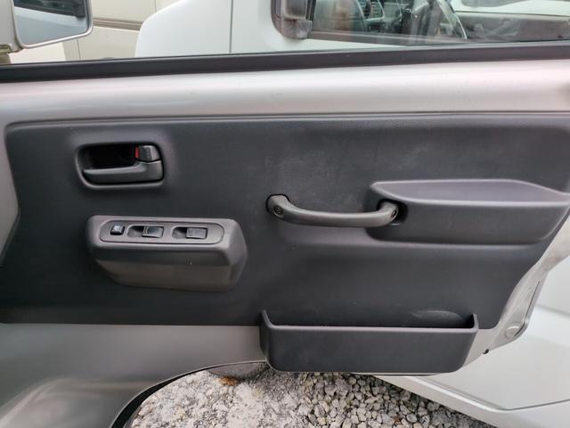 運転席のドアの内張りも綺麗です！