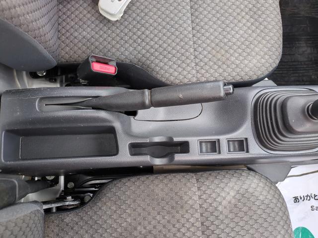 サイドブレーキ周りもしっかりクリーニングしています！