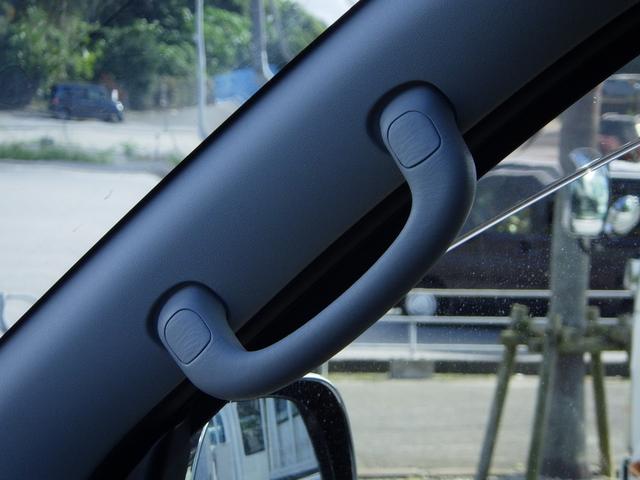アシストグリップ付きなので乗り降りが楽にできます。