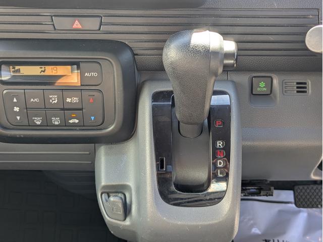 シフトレバーも徹底的にクリーニングしているので快適に運転していただけます!