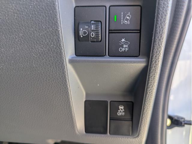 車線維持支援システムスイッチ・誤発進制御OFFスイッチ・ヘッドライト光軸調整スイッチ・横滑り防止スイッチ