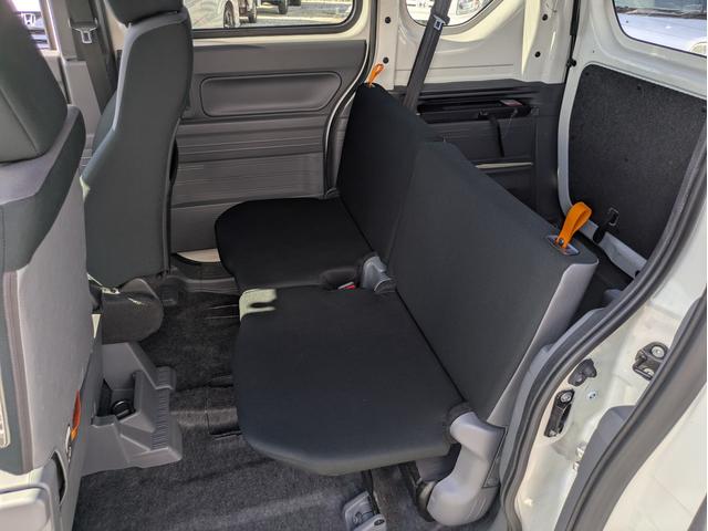 最大4名まで乗車できます。