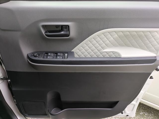 運転席のドアの内張もとても綺麗です!