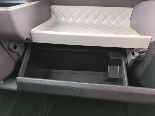 グローブボックスもとても綺麗です!