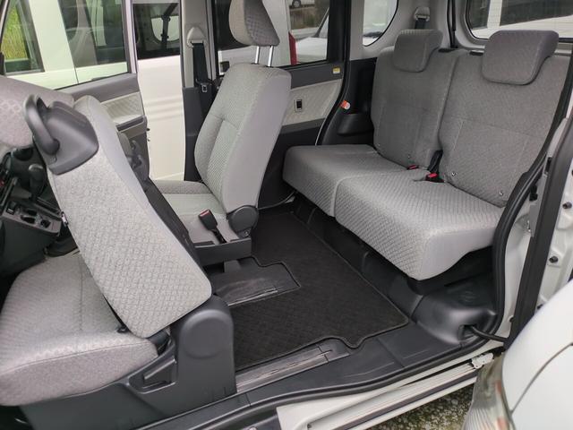 助手席を倒すと足元が広くなります!