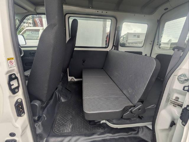 室内を徹底的にクリーニングしています!