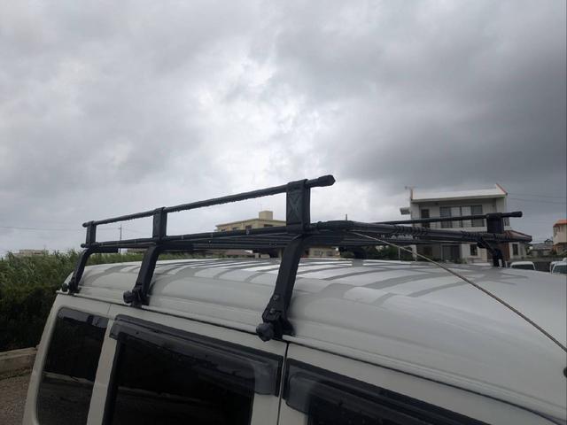ルーフキャリアもついています!