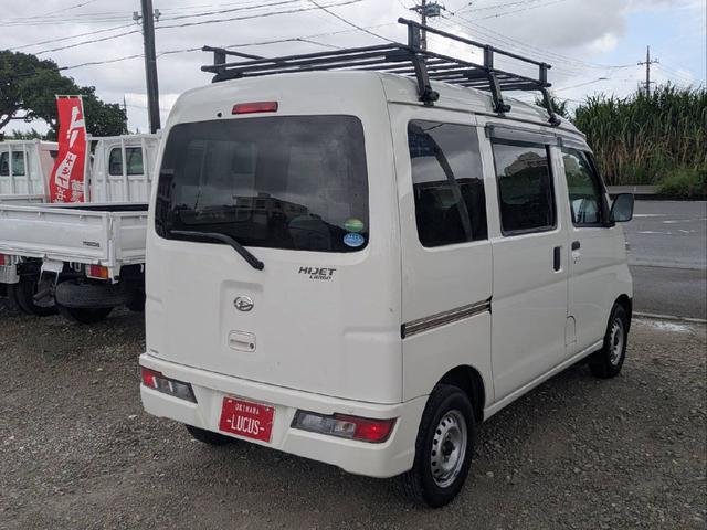 ルーフキャリアもついていて便利ですね!