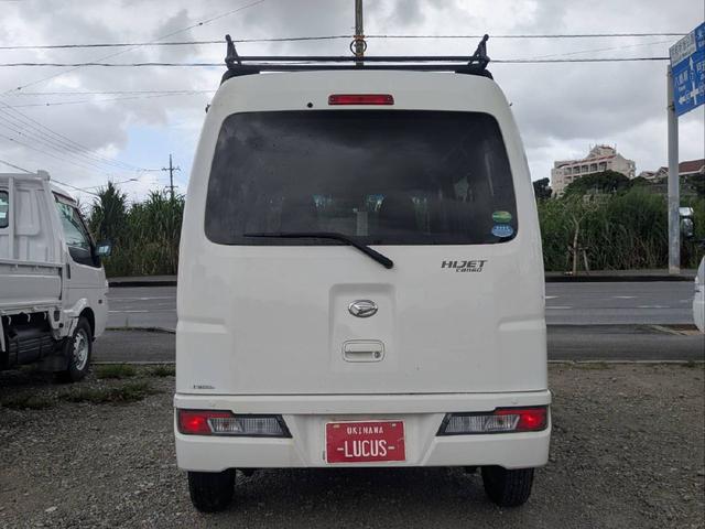 リアゲートも大きな凹みも無く綺麗です!