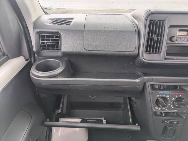 グローブボックスも綺麗です!