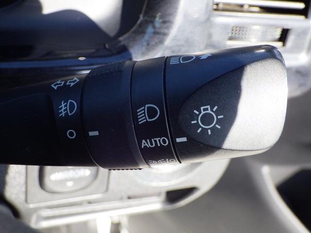 ハイエースバン スーパーＧＬ　ダークプライムＩＩ　内地中古　軽油　ＡＴ　インパネウッド調パネル　パーキングサポートブレーキ　両側パワースライドドア　リヤーヒーター＆クーラー　ＴＶ　ナビバックモニター　５人乗り　プッシュスタート（38枚目）