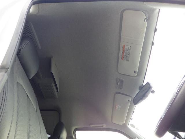 天張りも目立つ汚れ・黄ばみ無く綺麗です。