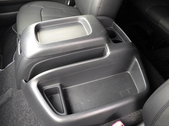 コンソールボックスがあるので色々な収納が出来ますね！