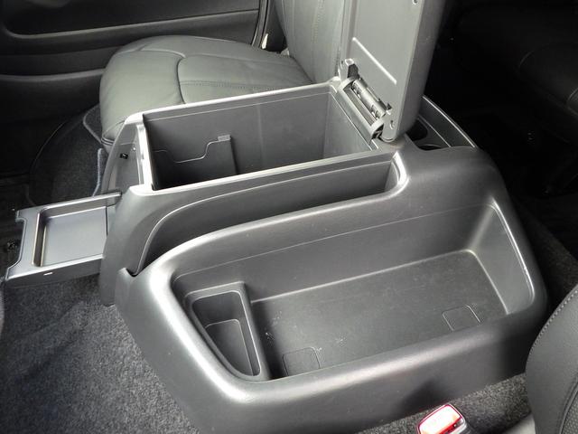 コンソールボックスな中も綺麗に清掃しております。