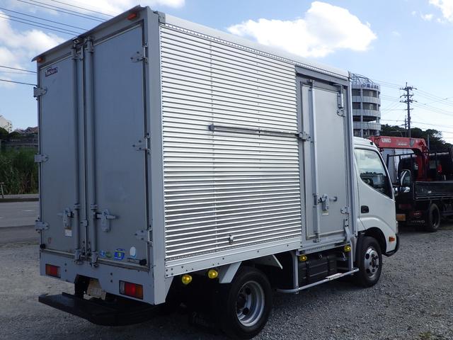 両サイドに荷室のドアが付いています！