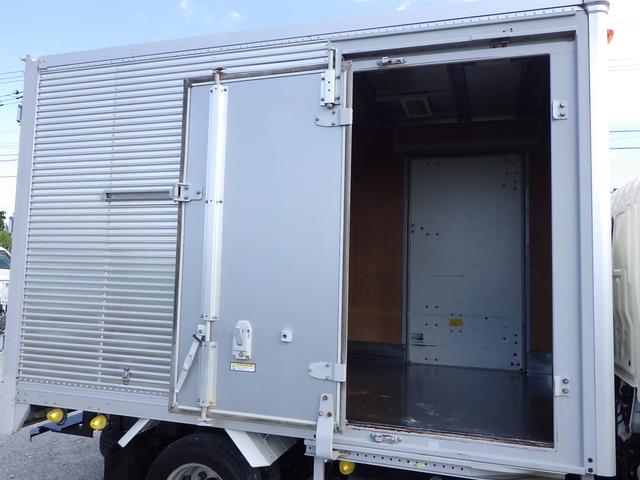 サイドドアも大きく開きます！