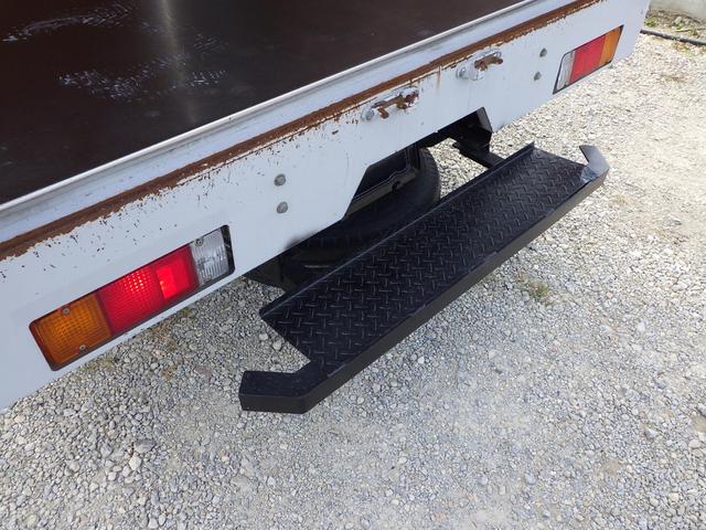 ステップ付きなので荷室の乗り降りも楽にできますね！