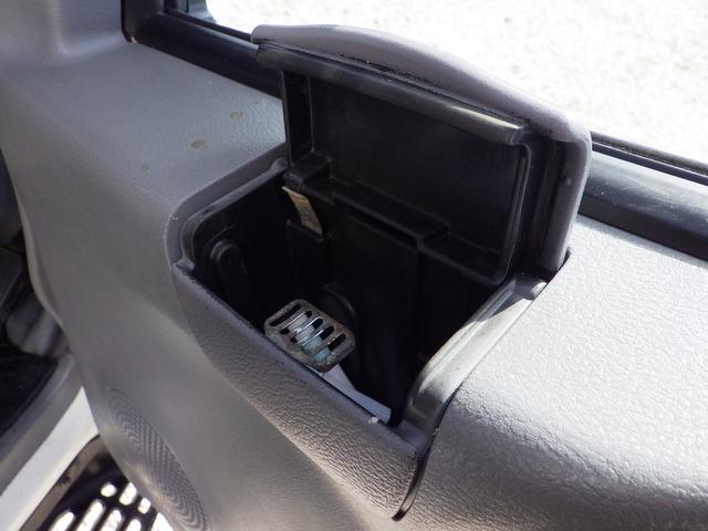 灰皿も綺麗にクリーニングしています