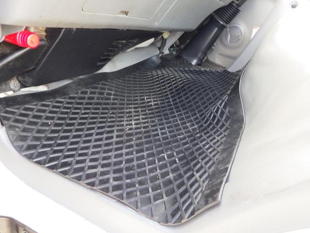 フロアマットも綺麗な状態です