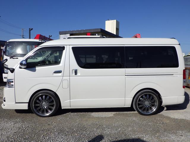 ハイエースワゴン ＧＬ　１０人乗り　ガソリン　インパネ式ＡＴ　内地中古　ＰＳ　ＰＷ　ダブルエアコン　左側パワースライドドア　ＥＴＣ　ラジオ　ＴＶ　Ｂｌｕｅｔｏｏｔｈ　バックカメラ　フリップダウンモニター　社外ホイール　エアロ（4枚目）
