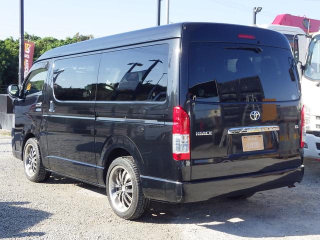 ハイエースワゴン ＧＬ　１０人乗り　ガソリン　インパネ式ＡＴ　内地中古　ＰＳ　ＰＷ　ダブルエアコン　左側パワースライドドア　ＥＴＣ　ＣＤ　ＤＶＤ　ラジオ　ＴＶ　Ｂｌｕｅｔｏｏｔｈ　バックカメラ　社外ホイール　プッシュスタート（5枚目）