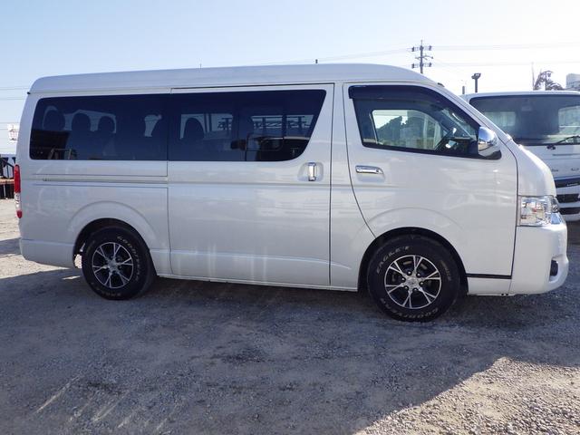 大きな凹みや傷がなく程度の良い車です！