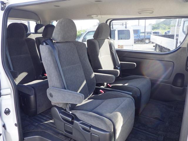 キャプテンシートオットマン付きなので、のびのびとご乗車ができますね！