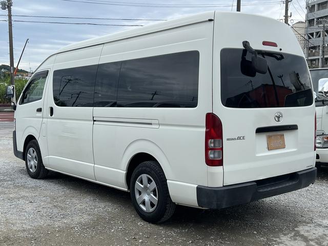 運転席から後ろの後部座席はプライバシーガラスになっているのでプライバシーが保てますね！