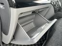 グローブボックスも大変綺麗なのでいろんな物や書類を入れていただくことができます!