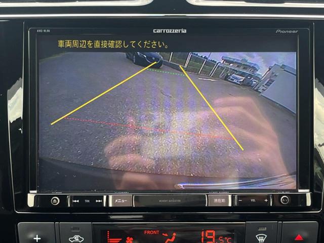 【バックカメラ】駐車時に後方がリアルタイム映像で確認できます。大型商業施設や立体駐車場での駐車時や、夜間のバック時に大活躍！運転スキルに関わらず、今や必須となった装備のひとつです！