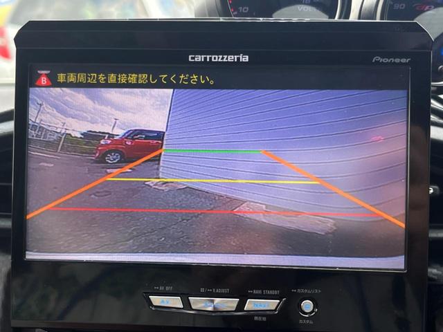 【バックカメラ】駐車時に後方がリアルタイム映像で確認できます。大型商業施設や立体駐車場での駐車時や、夜間のバック時に大活躍！運転スキルに関わらず、今や必須となった装備のひとつです！