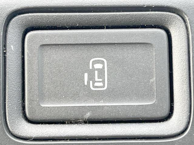 【パワースライドドア】スマートキーや運転席のスイッチでスライドドアの開閉が可能♪電動だから力を入れてドアを開ける必要が無く、小さいお子様でも、重い荷物を持っている時もラクに開け閉めできます♪