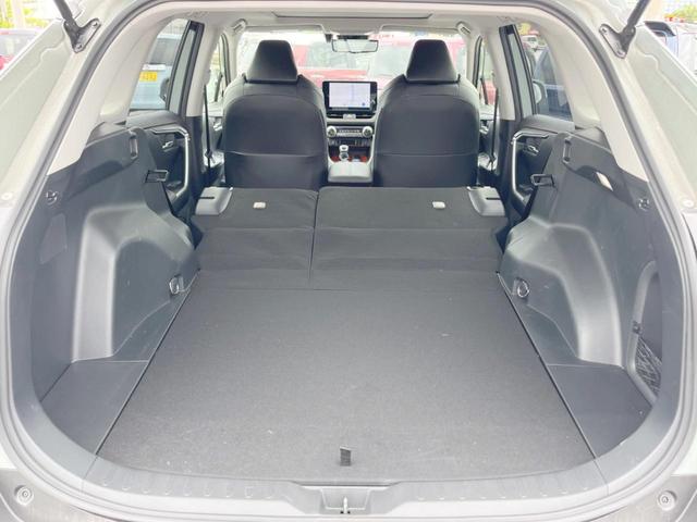 普段のお買い物や通勤、送迎等に十分な荷室スペースを確保しております。セカンドシートを倒すと、大きな荷物の積載も可能です♪
