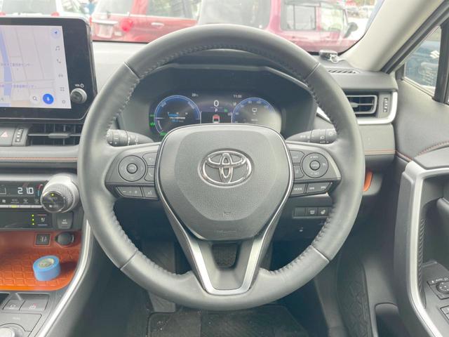 【純正革巻きステアリング】上質な革を使用することで、手にしっかり馴染みとても運転しやすいハンドルです♪