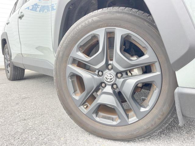 【純正アルミホイール】外観にマッチした純正アルミホイールを装着しております。各種社外アルミホイールや、スタッドレスタイヤも取扱いしております。是非ご相談ください♪