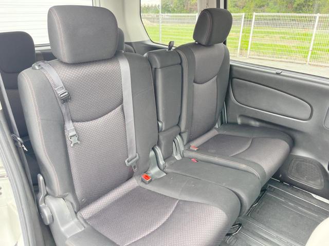 後部座席も気になるようなキズ・汚れやへたり等、大きなダメージはなく、良好な状態です。