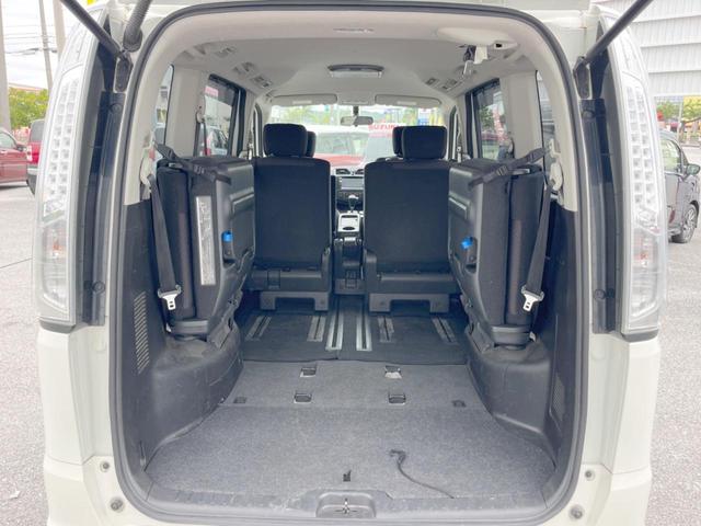 普段のお買い物や通勤、送迎等に十分な荷室スペースを確保しております。セカンドシートを倒すと、大きな荷物の積載も可能です♪