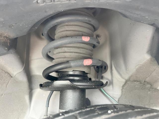 お車を安心してお乗りいただく為には、足回りの定期点検が欠かせません。サービスサポート（有償保証）では無料点検もご提供しており、安心のカーライフをお過ごしいただけるサポート体制が整っています。