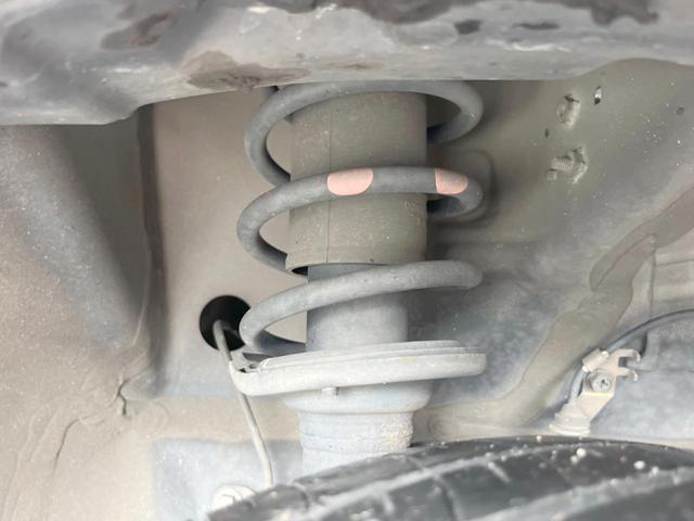 お車を安心してお乗りいただく為には、足回りの定期点検が欠かせません。サービスサポート（有償保証）では無料点検もご提供しており、安心のカーライフをお過ごしいただけるサポート体制が整っています。