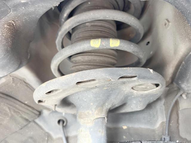 お車を安心してお乗りいただく為には、足回りの定期点検が欠かせません。サービスサポート（有償保証）では無料点検もご提供しており、安心のカーライフをお過ごしいただけるサポート体制が整っています。