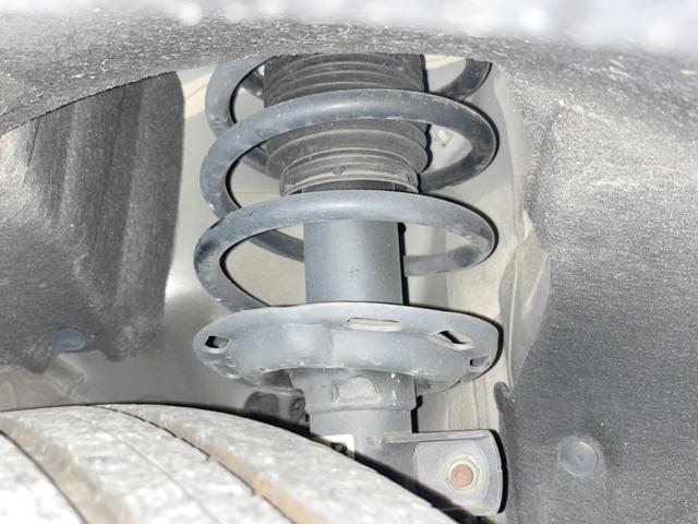 お車を安心してお乗りいただく為には、足回りの定期点検が欠かせません。サービスサポート（有償保証）では無料点検もご提供しており、安心のカーライフをお過ごしいただけるサポート体制が整っています。