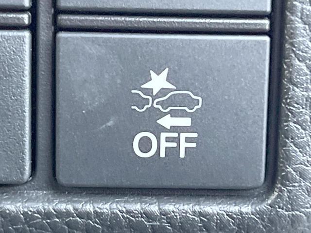 【ホンダセンシング】走行中に前方の車両等を認識し、衝突しそうな時は警報とブレーキで衝突回避と被害軽減をアシスト。より安全にドライブをお楽しみいただけます。