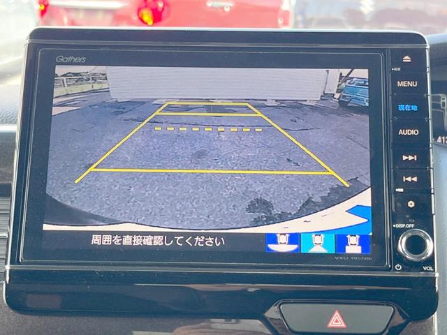 【バックカメラ】駐車時に後方がリアルタイム映像で確認できます。大型商業施設や立体駐車場での駐車時や、夜間のバック時に大活躍！運転スキルに関わらず、今や必須となった装備のひとつです！