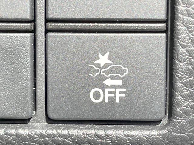 【ホンダセンシング】走行中に前方の車両等を認識し、衝突しそうな時は警報とブレーキで衝突回避と被害軽減をアシスト。より安全にドライブをお楽しみいただけます。