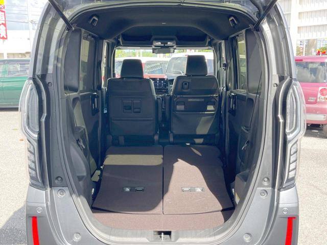 普段のお買い物や通勤、送迎等に十分な荷室スペースを確保しております。セカンドシートを倒すと、大きな荷物の積載も可能です♪