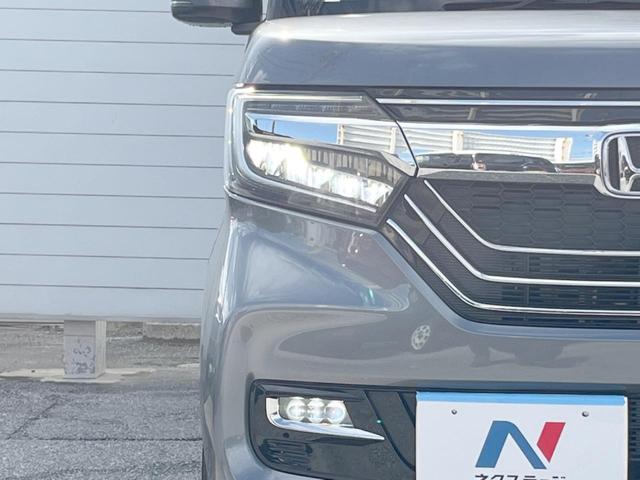 【ＬＥＤヘッドライト】悪天候や夜間走行時も良好な視界を確保し安心して運転できる高輝度ＬＥＤヘッドライトを装備！点灯速度が早く、消費電力も抑えられています。