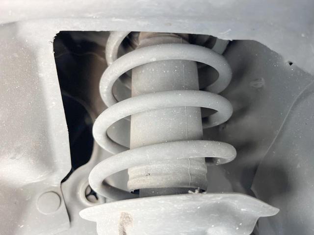 お車を安心してお乗りいただく為には、足回りの定期点検が欠かせません。サービスサポート（有償保証）では無料点検もご提供しており、安心のカーライフをお過ごしいただけるサポート体制が整っています。