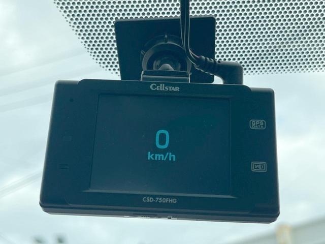 【ドライブレコーダー】安心・安全なカーライフに必須のドライブレコーダーを装備！走行中はもちろん、あおり運転や事故に遭遇した際の状況も映像で記録し、万一のリスクに備えます。